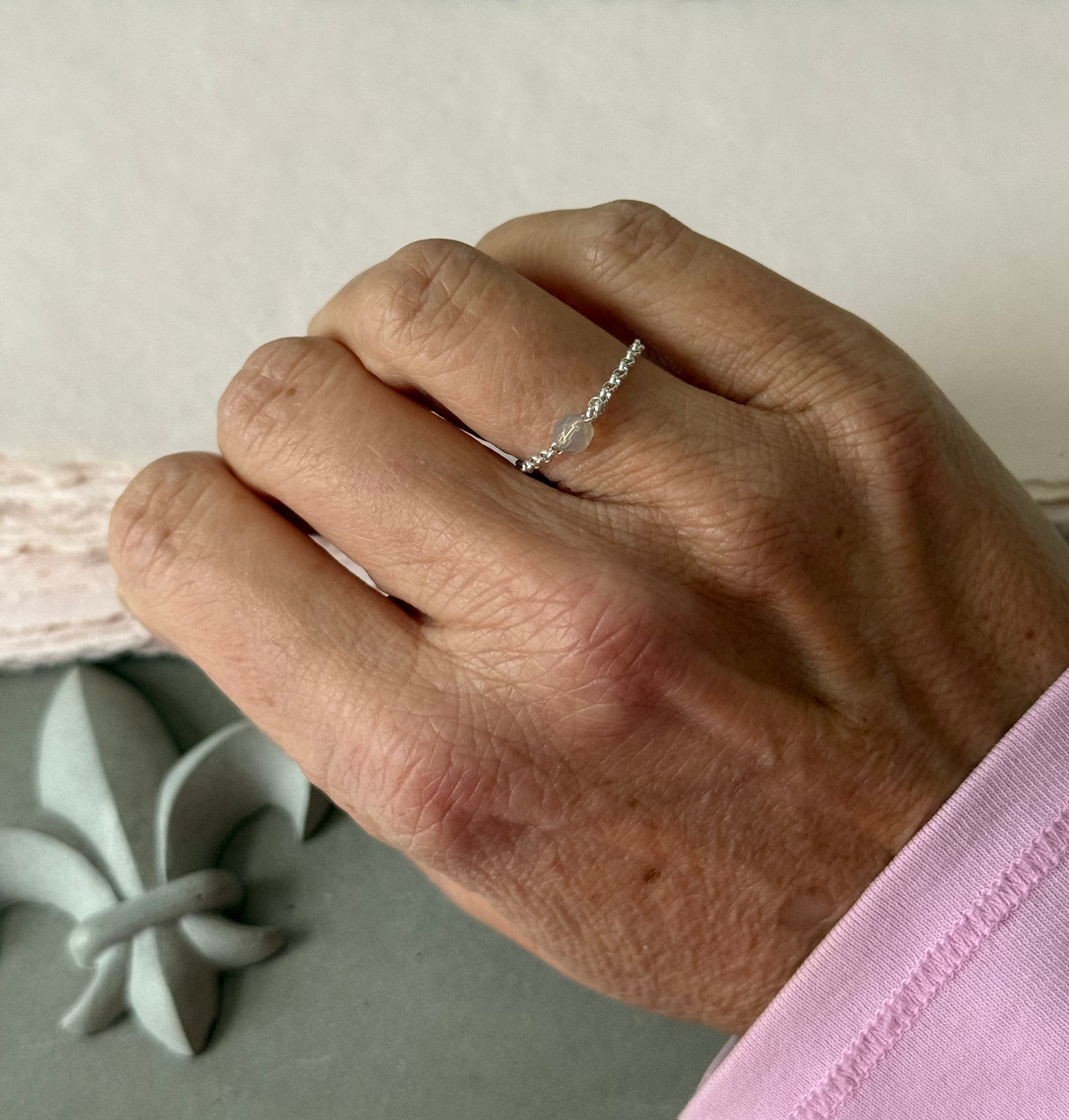 KETTENRING MIT EDELSTEIN